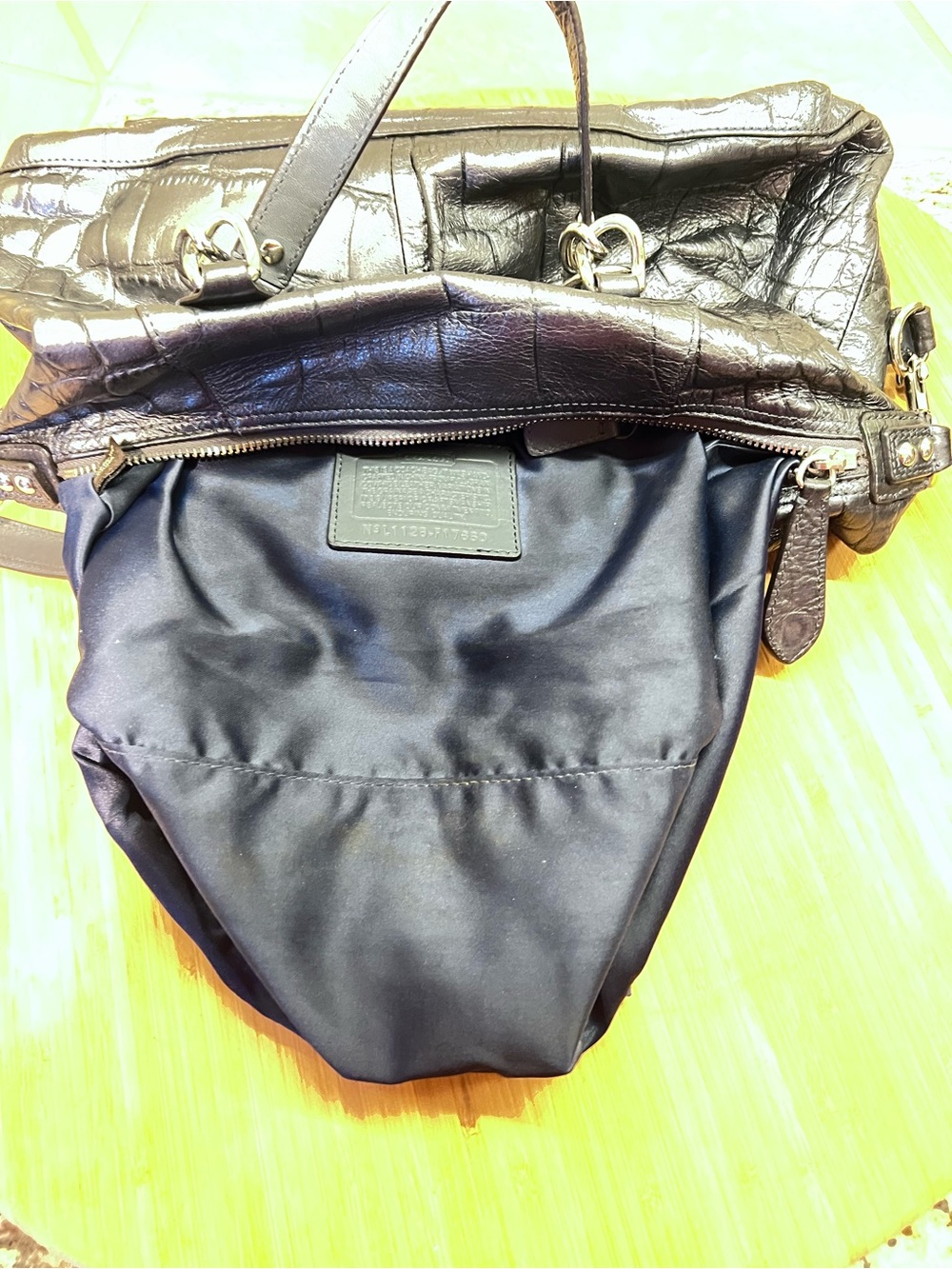 Y2K Coach Black Croc-Embossed Leather Shoulder Bag w/Chain Accents NL1126-F17660 - Picture 10 of 16